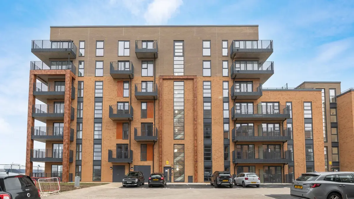 008 Lowres Cablewharf 2Bedshowhome DSC 4803