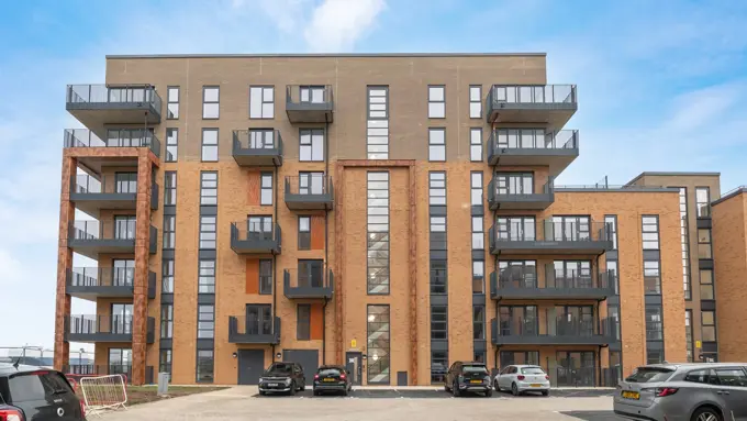 008 Lowres Cablewharf 2Bedshowhome DSC 4803