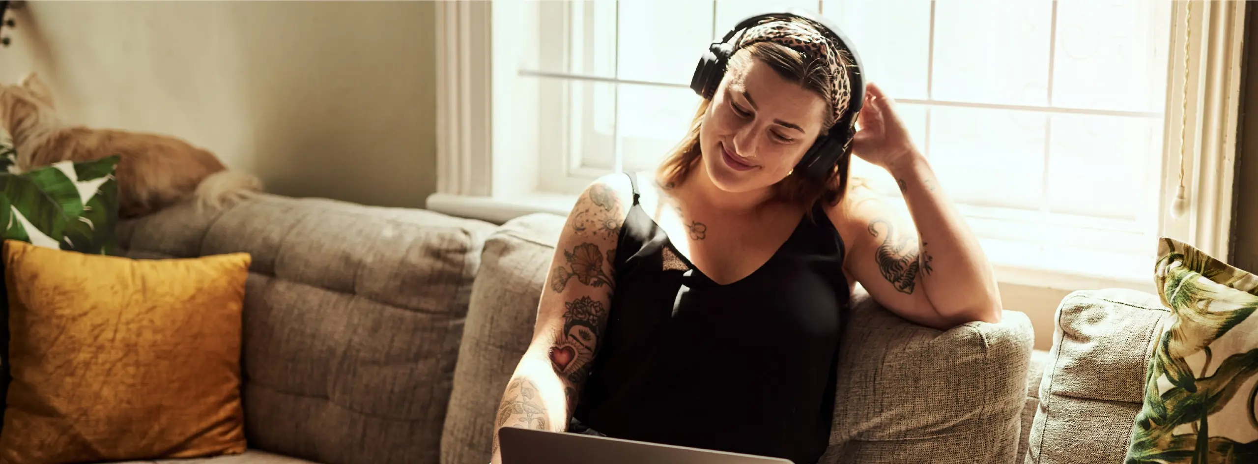 Pfp Shared Ownership Web Hero Images 2560X1440 250916 V0 Headphones