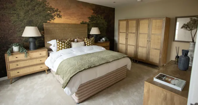 Bedroom 1 (2)